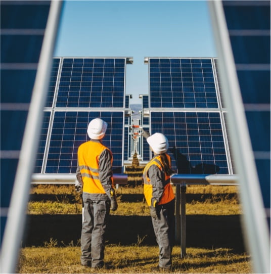 2 people looking at a solar panel.